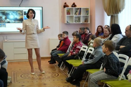 В малом зале Луганской академической филармонии прошла интерактивная программа для детей и родителей «Как стать волшебником: музыкальный рецепт»