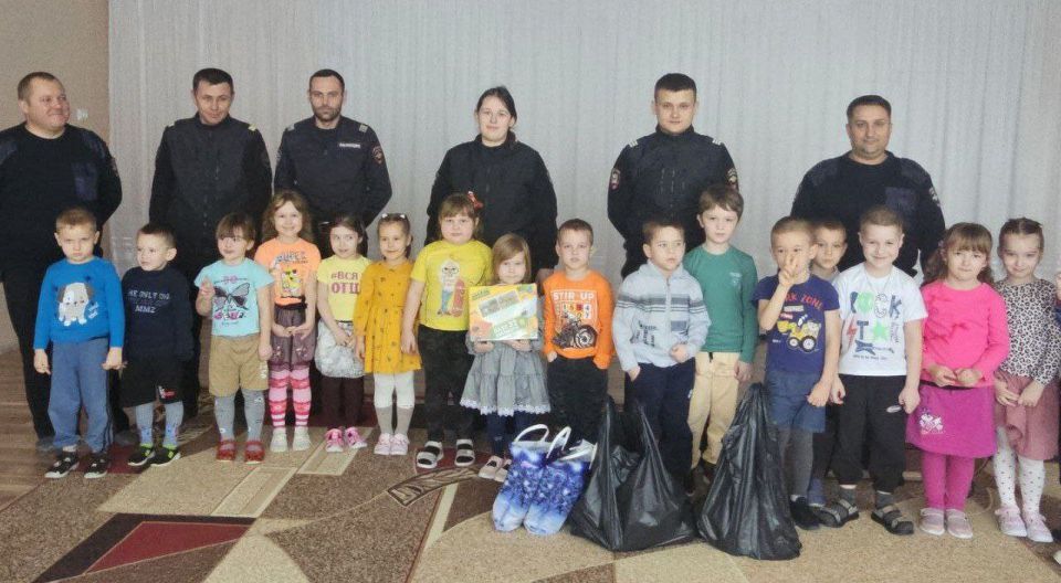 111Марковские правоохранители рассказали детворе о профессии полицейского