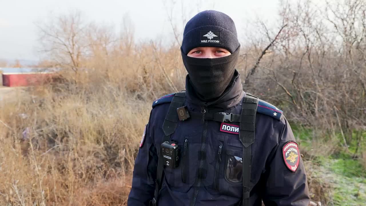 11111 Бдительные полицейские ЛНР перестроили маршрут 18-летнего парня, который намеревался поднять мастер-клад