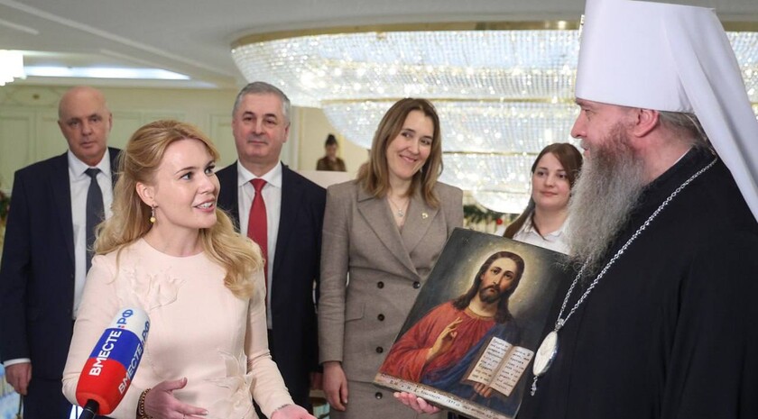 Восстановленные Владимирским университетом иконы вернулись в Луганск