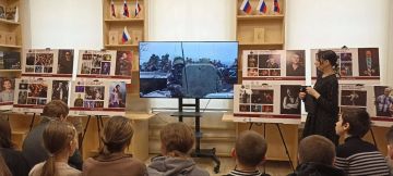 Вооружены любовью и верой: в Старобельске открылась выставка об артистах на войне