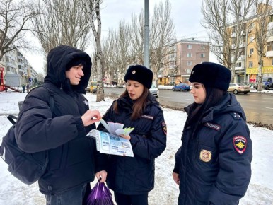 Инспекторы по пропаганде БДД напомнили пешеходам Луганска о важном: безопасность зависит от действий