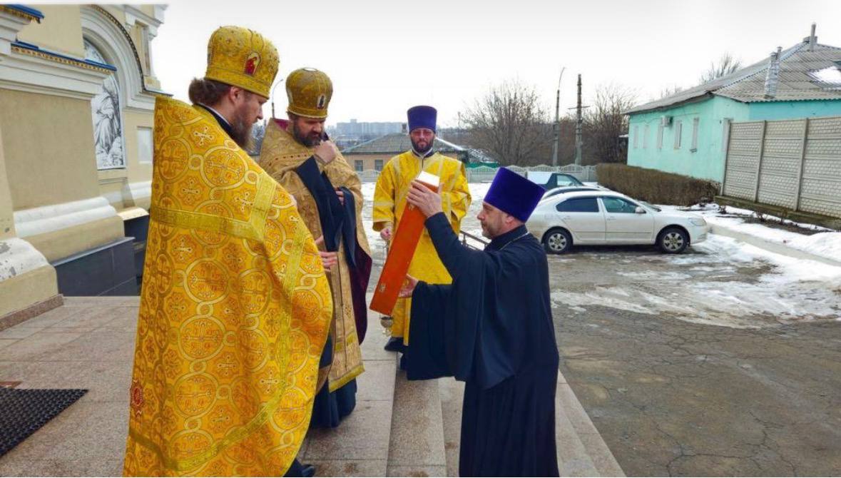 В Луганске встретили икону с частицей мощей равноапостольного Николая Японского