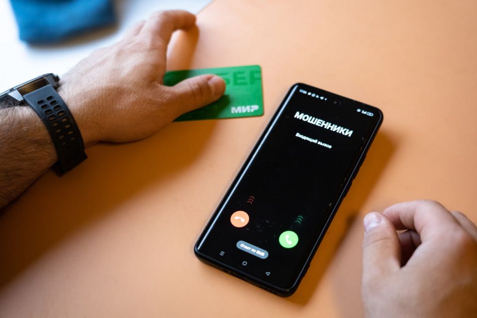 В ЛНР мошенники звонят от имени благотворительных фондов