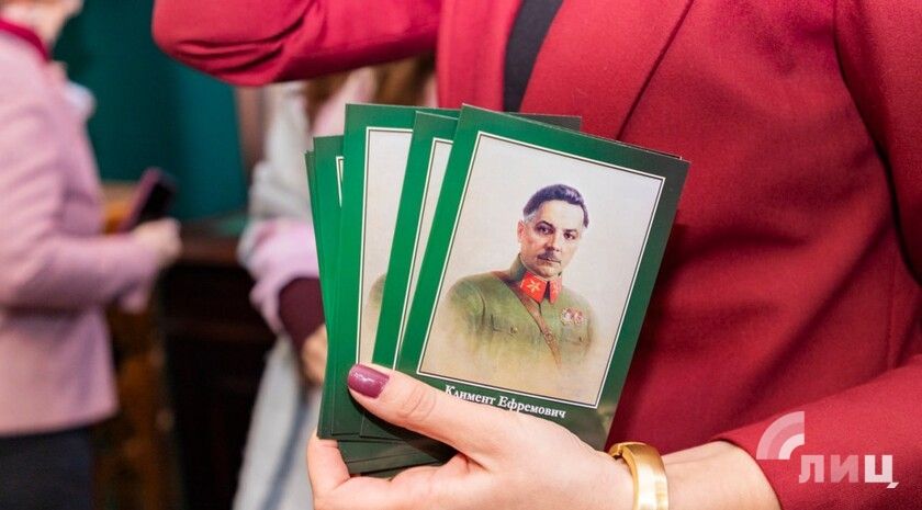 Открытые тематической выставки ко дню рождения Ворошилова прошло в Луганске