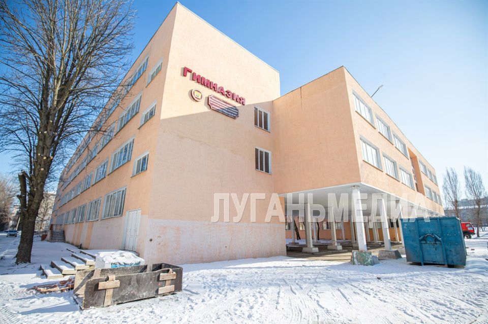 Шеф-регион г. Москва проводит капитальный ремонт Луганской гимназии № 52