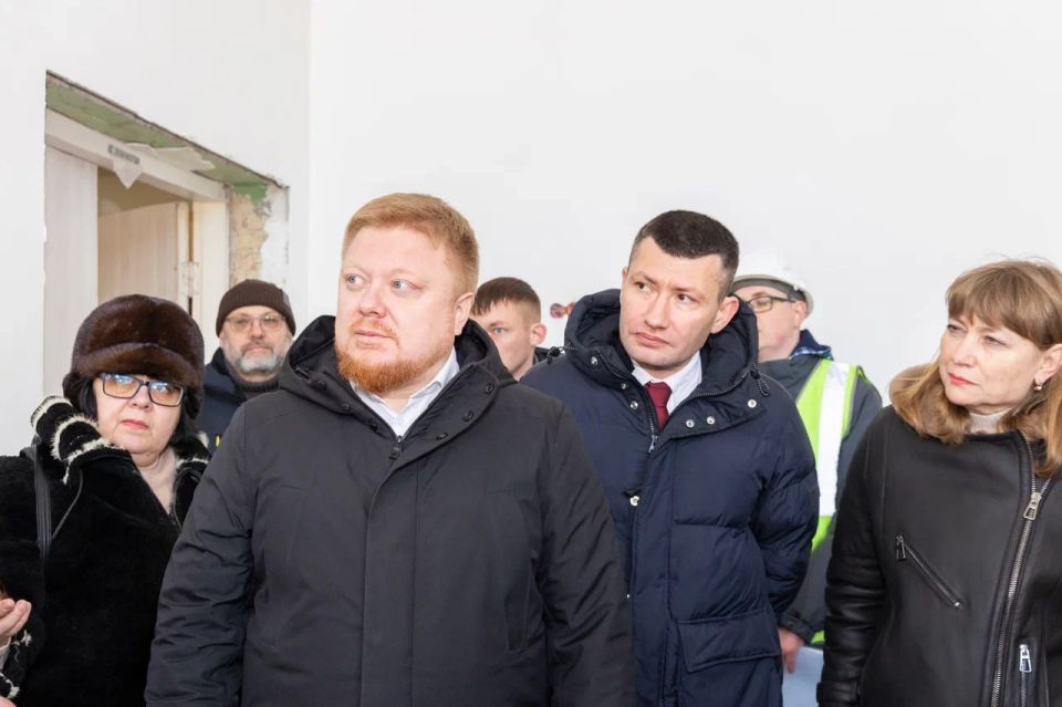 Шеф-регион Москва проводит капитальный ремонт Луганской гимназии №52