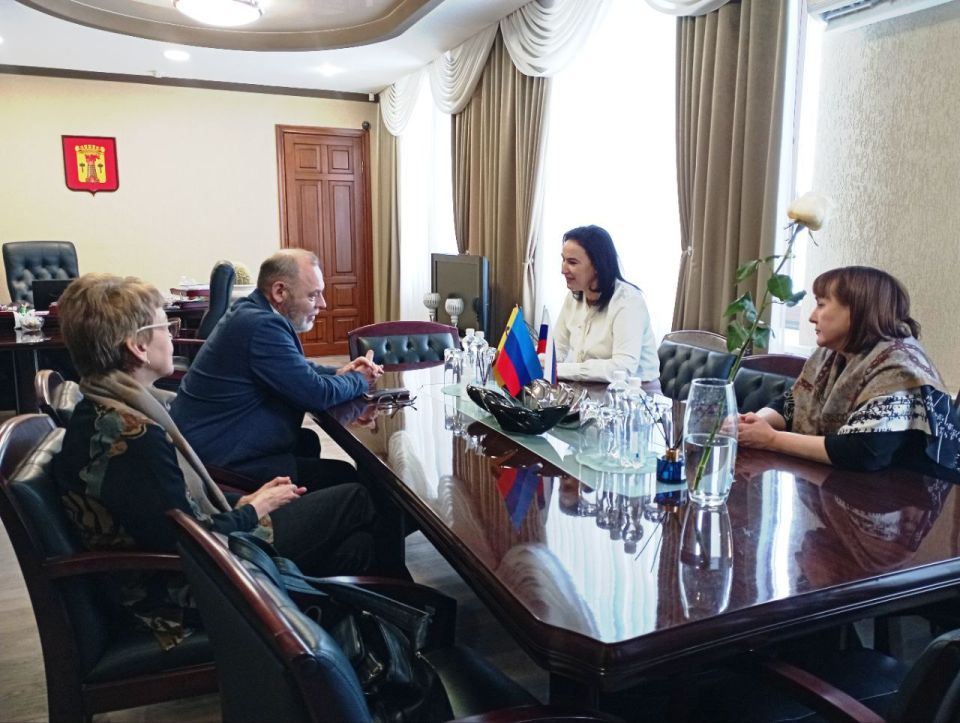 Яна Пащенко: Провела встречу с известным российским композитором, аранжировщиком и дирижером, уроженцем Луганщины Юрием Анатольевичем Потеенко