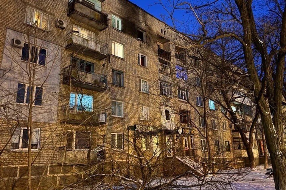 Пятимесячный малыш и еще двое детей в больнице: ВСУ ударили по многоэтажке в ЛНР