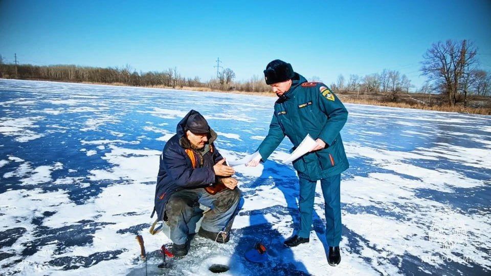 За прошедшие сутки спасатели ЛНР ликвидировали два пожара и выезжали на ДТП