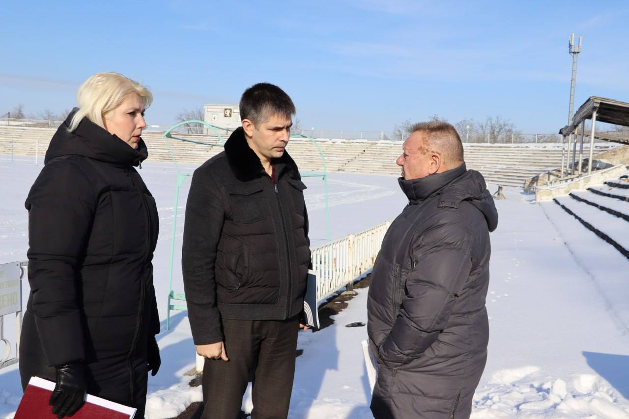 Министр спорта ЛНР Олег Шеренешев с рабочим визитом посетил Стаханов