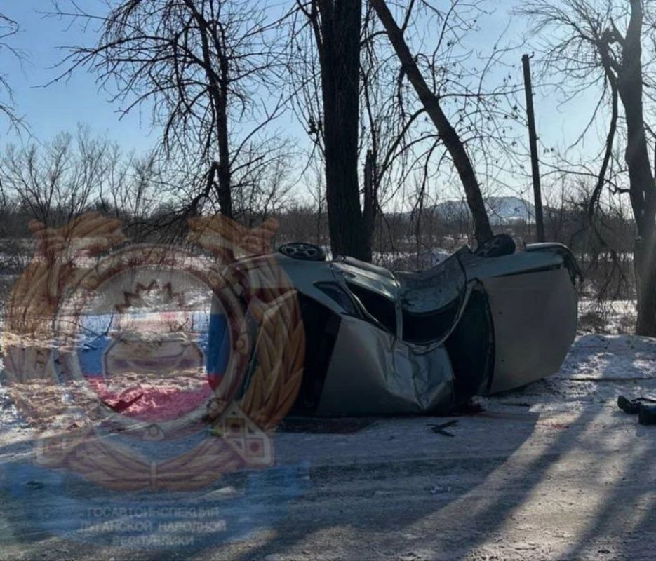 В Алчевске 18-летний водитель без прав погиб, влетев в дерево