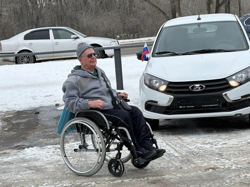 В ЛНР передали 16 новых автомобилей пострадавшим на производстве