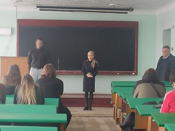 11 Выбирать правильные жизненные ориентиры призвали стахановских студентов правоохранители территориального отдела полиции