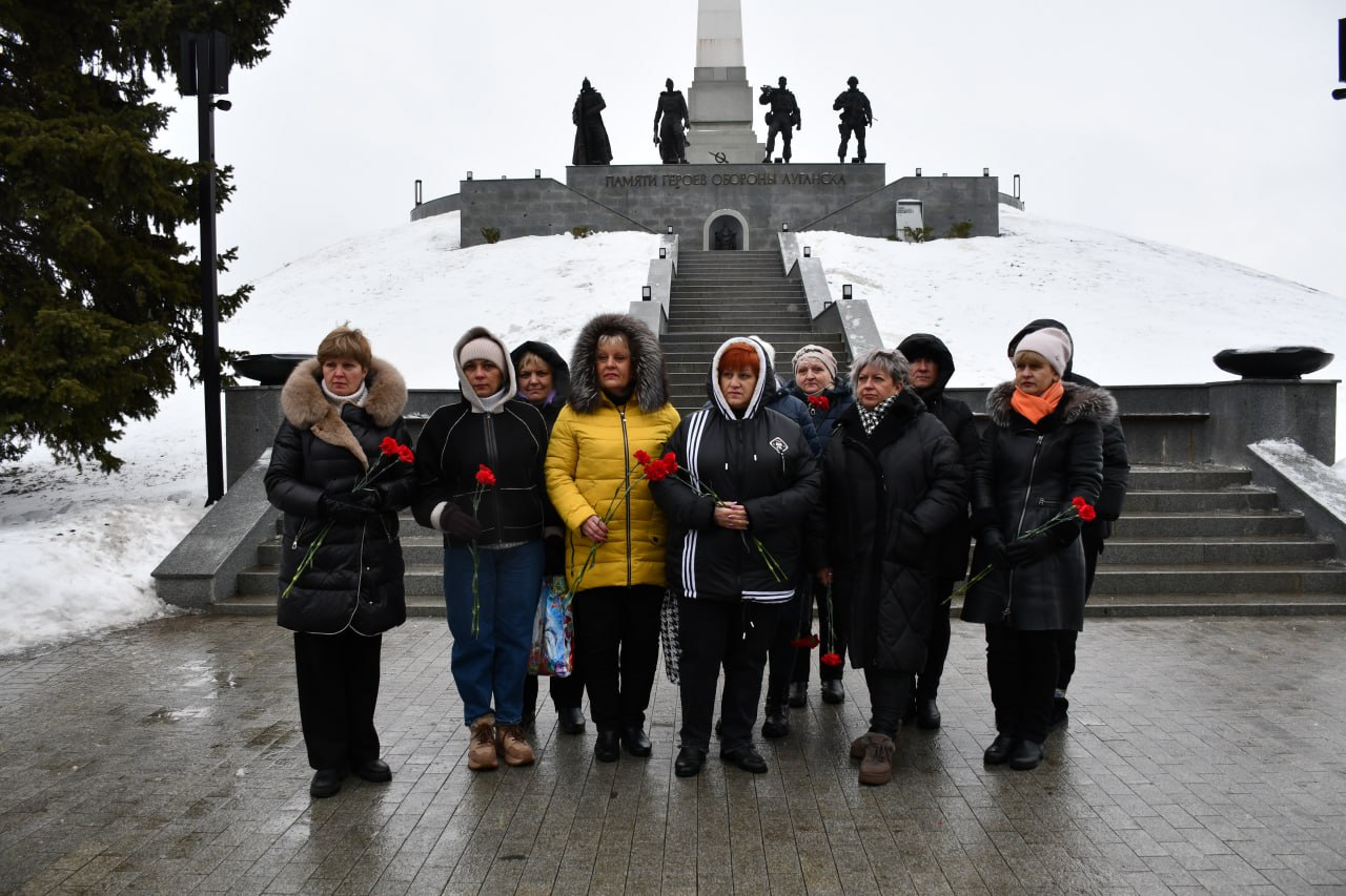 Константин Бутримов: Священный долг памяти: работники Лугамаша почтили подвиг освободителей Луганска