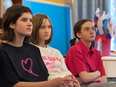 В рамках проекта «Моё право» руководитель Анастасия Ганнота провела занятие на тему «Чемодан уверенности» для воспитанников детского дома №1