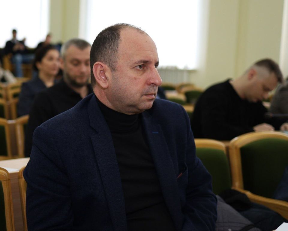 Игорь Рябушкин: Рябушкин Игорь Николаевич. политический и общественный деятель Луганской Народной Республики, Депутат Народного Совета ЛНР, Председатель Федерации профессиональных союзов ЛНР, Председатель Общественного...