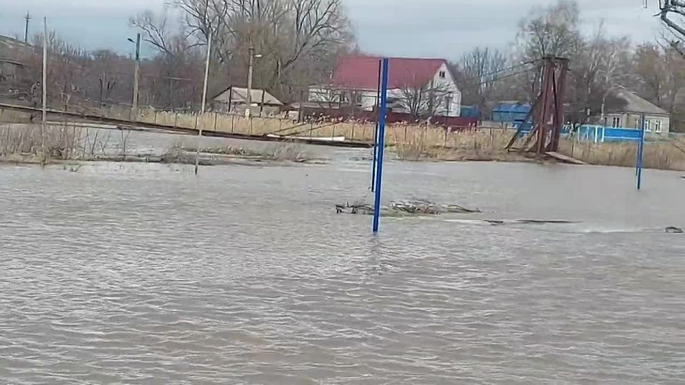 В Беловодске река Деркул вышла из берегов