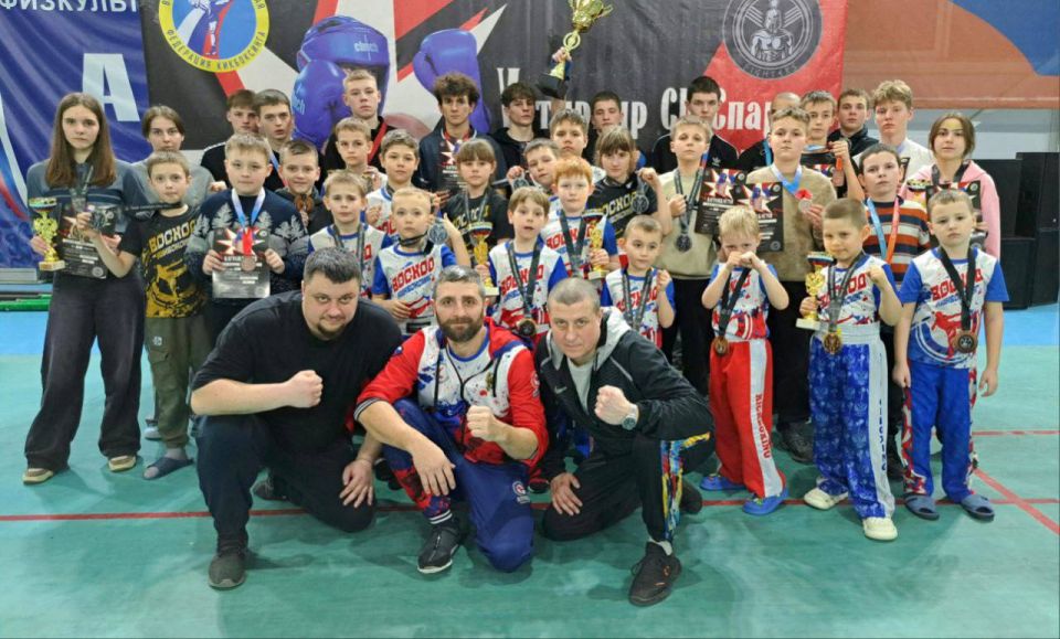 Луганские кикбоксеры успешно выступили на турнире в Волжском