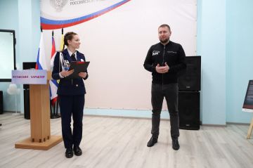 Денис Мирошниченко ознакомился с презентацией проекта «Великие земляки» Луганского лицея имени героев «Молодой гвардии»