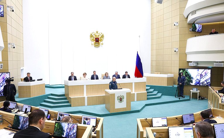 А. Куренков рассказал сенаторам о подготовке к паводкам и пожароопасному сезону