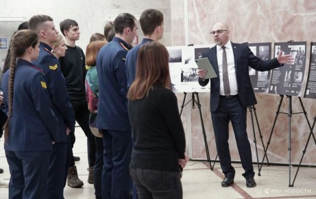 Выставку о работе советских фронтовых фотокоров открыли в Луганске