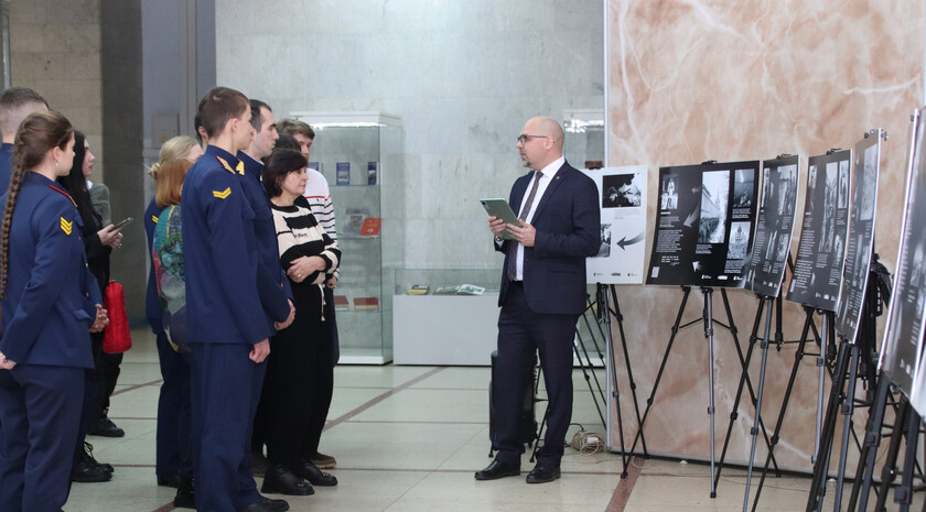 Выставка работ военных фотокорреспондентов «Отражение: 1941-1945» открылась в Луганске