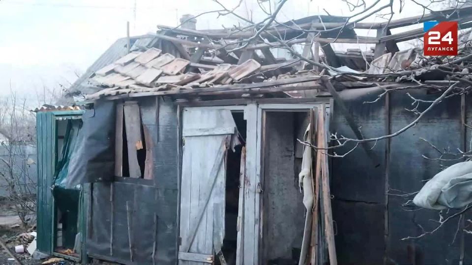 Помощь не прекращается: в поселке Центральный Перевальского округа продолжается восстановление