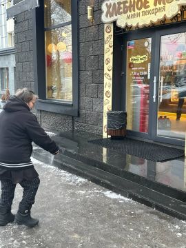 Администрация Луганска благодарит руководителей торговых предприятий, предприятий общественного питания и услуг