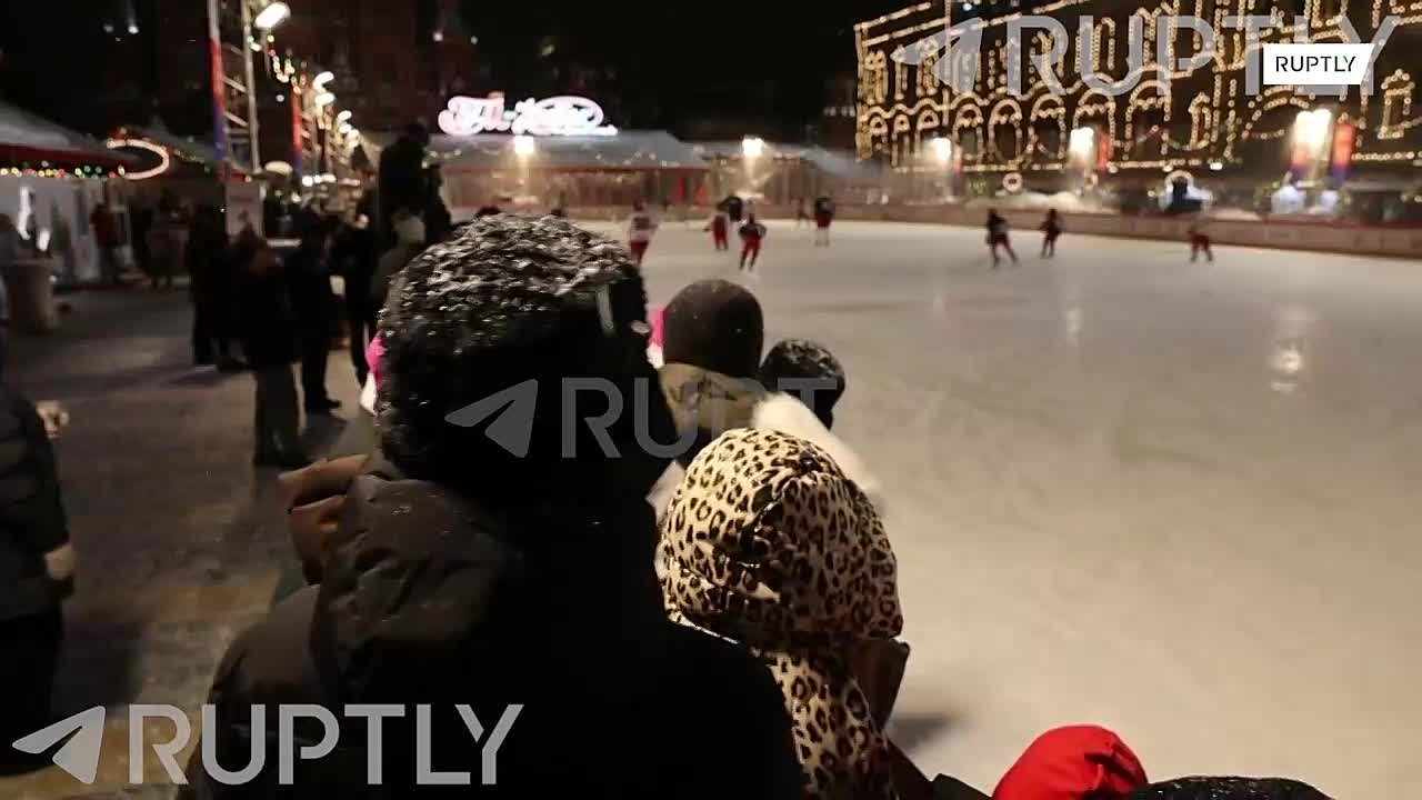 В самом сердце Москвы прошел благотворительный хоккейный матч фонда «Страна для детей» — в поддержку ребят с новых территорий России