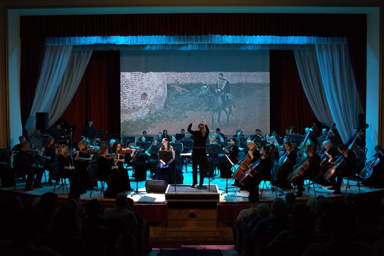 Гений Пушкина в музыке Свиридова: симфонический оркестр Луганской филармонии представил программу «Метель»