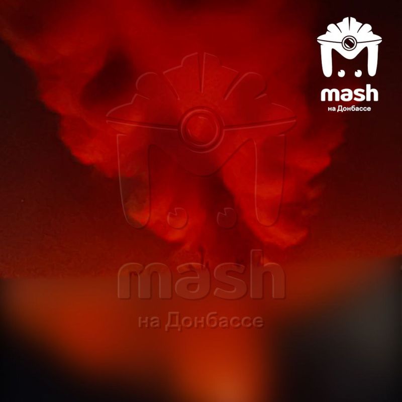 Два украинских беспилотника атаковали нефтебазу в Луганске