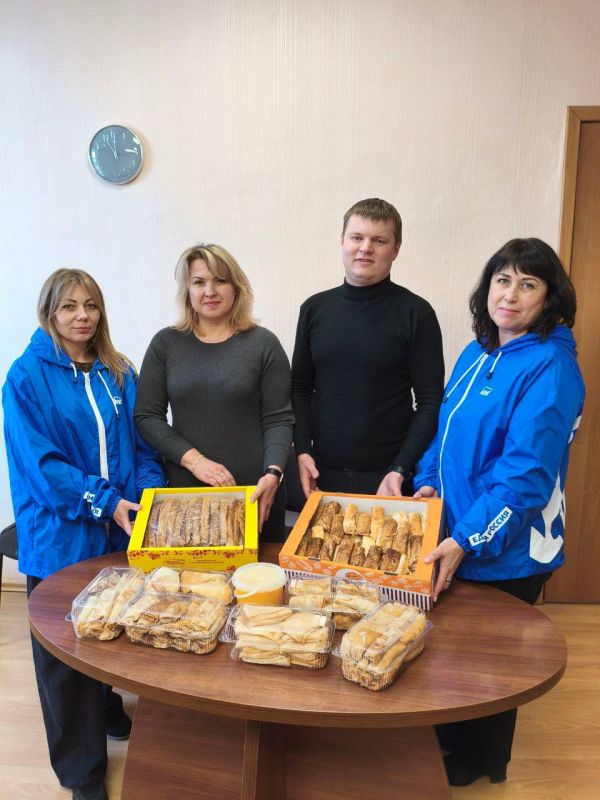 Сотрудники Северодонецкого департамента ГУП ЛНР "Лугансквода" поздравили военнослужащих с Днём защитника Отечества и Масленицей