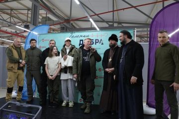 В Луганске российские звёзды собрали «тележки добра» для участников СВО