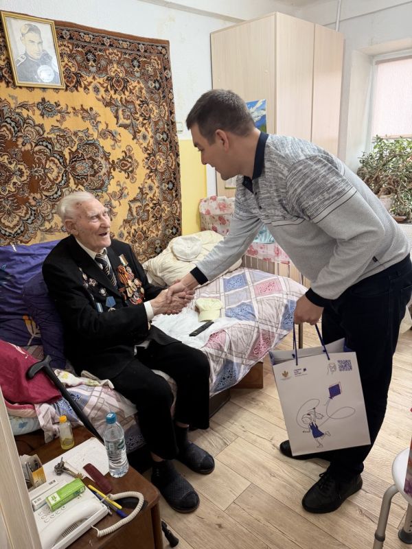 Память о подвигах: наших ветеранов поздравляют с Днем защитника Отечества