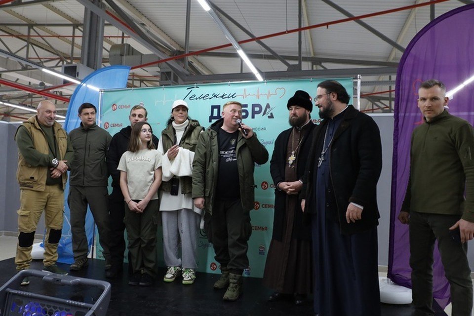 В Луганске российские звёзды собрали «тележки добра» для участников СВО