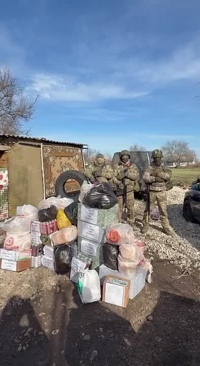 Связисты передали военнослужащим подарки к Дню защитника Отечества
