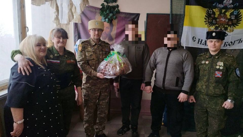 Зинаида Наден: В День Защитника Отечества активисты партийного проекта «Российское село» в торжественной обстановке поздравили ветеранов и участников СВО с праздником в городе Алчевск