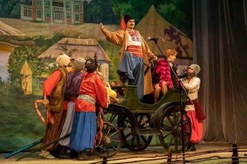 Луганский театр представил музыкальную комедию «Свадьба в Малиновке»