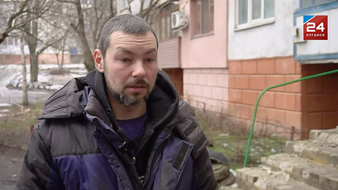 В Краснодоне строители региона-шефа Тюмени восстанавливают крыши многоквартирных домов