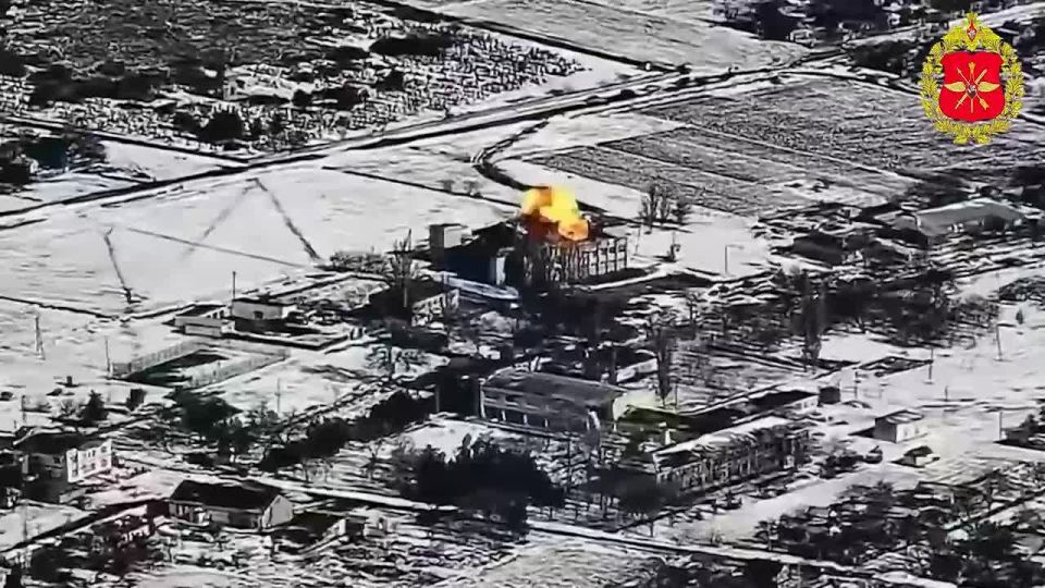 Специалисты войск БПС «Геранью» разнесли вражеский склад дронов в районе населенного пункта Правдино в Херсонской области