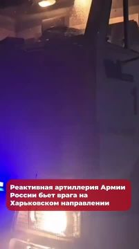 Коротко о главном:. 00:03 Из-за неисправной электропроводки едва не сгорел частный дом в Белокуракинском округе 00:18 Реактивная артиллерия ВС РФ бьет врага на Харьковском направлении 00:35 250 км дорог ЛНР восстановлено в...