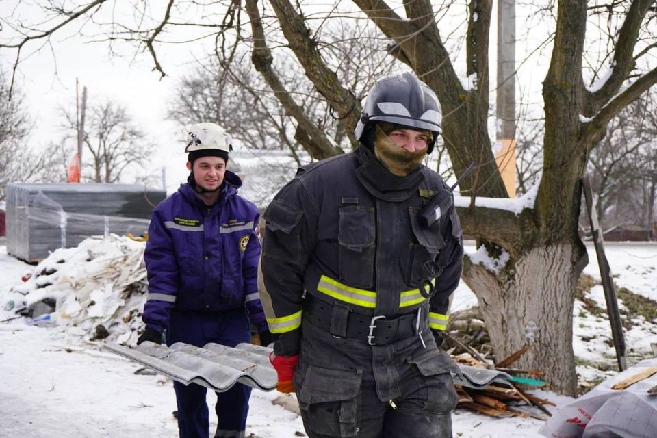 Не ждать, а делать. Добровольцы ЛугРО ВСКС продолжают устранять последствия удара в пгт Центральный