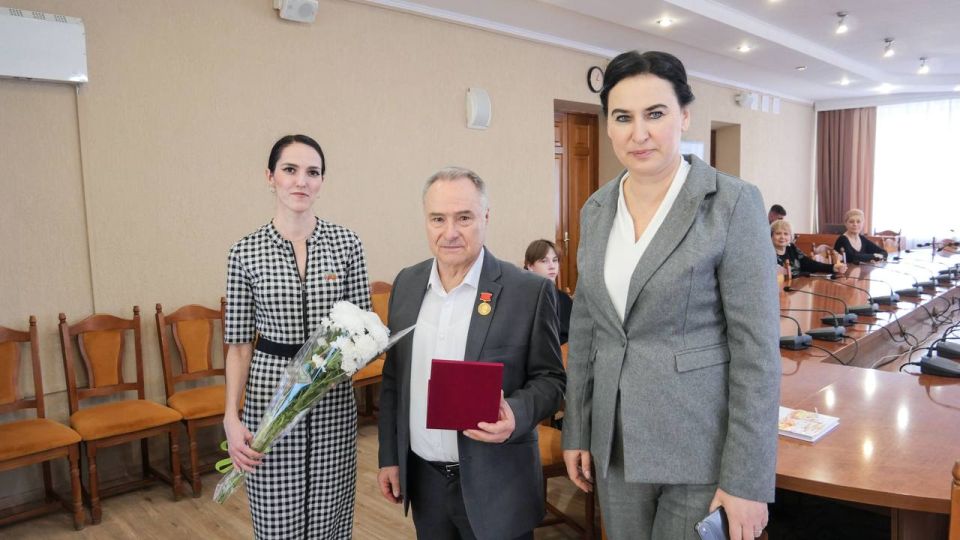 В Администрации Луганска состоялась творческая встреча с Андреем Медведенко