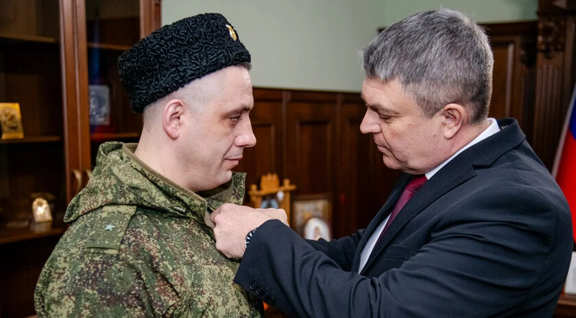 Пасечник присвоил звание Героя ЛНР казаку из Стаханова