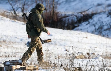 В ЛНР загорелись объекты топлива и энергетики из-за атак ВСУ