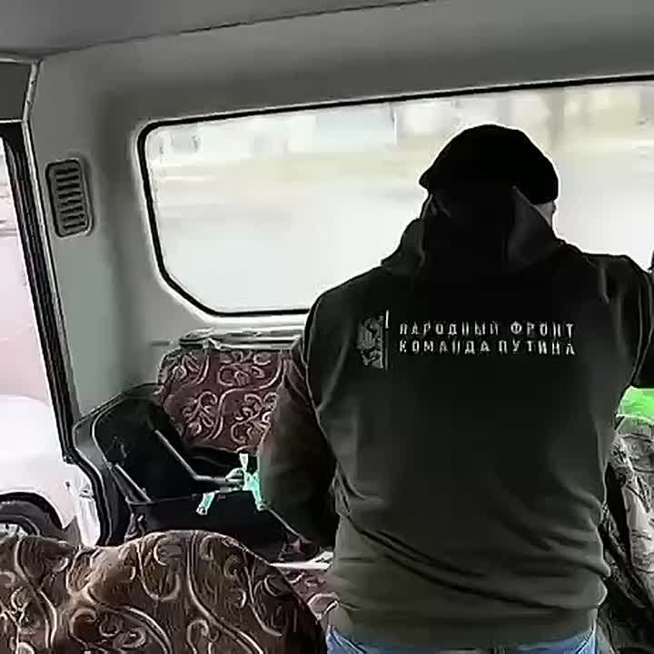 Народный фронт помог команде слэдж-хоккеистов из Луганска организованно и без лишних трудностей добраться до поезда — впереди у ребят дорога в Чехов на важные соревнования