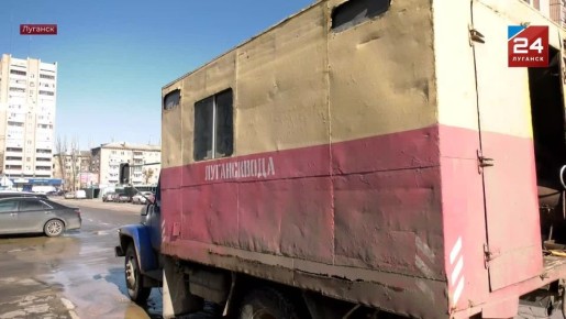 Две улицы без воды: сотрудники «Луганскводы» ремонтируют трубопровод в столице ЛНР