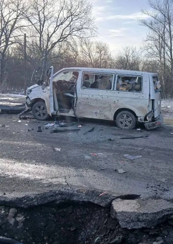 ТРАГЕДИЯ В МАРКОВКЕ. Беспилотник ВСУ нанес удар по двум гражданским авто волонтеров в Марковском округе! Они везли гуманитарку в ЛНР
