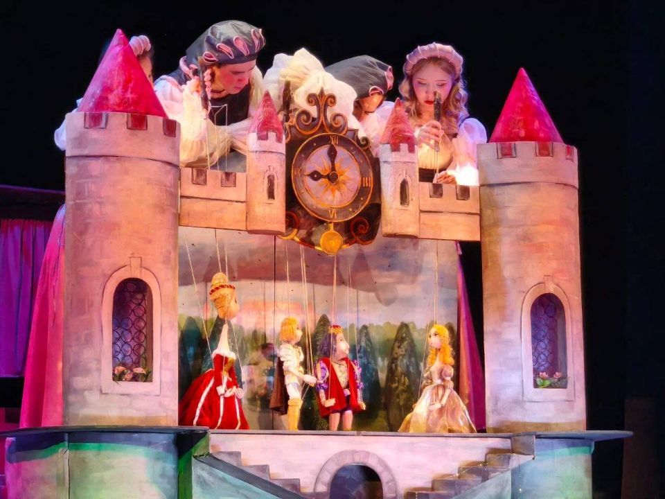 В Луганском театре кукол с аншлагом прошла премьера восстановленного спектакля «Принцесса на горошине»